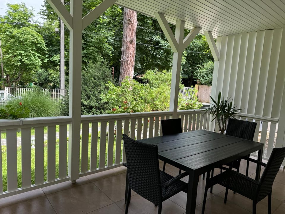 Patio, Spring, Garden, View (from property/room), Balcony/Terrace, Dining area, Garden view