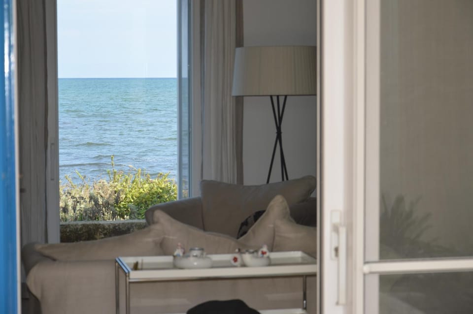 Living room, Sea view
