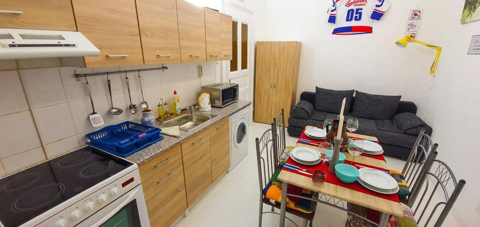 Kitchen or kitchenette, Living room, Seating area, Bedroom