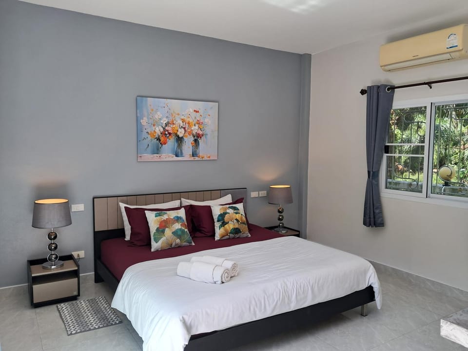 Bed, Bedroom, towels, air conditioner