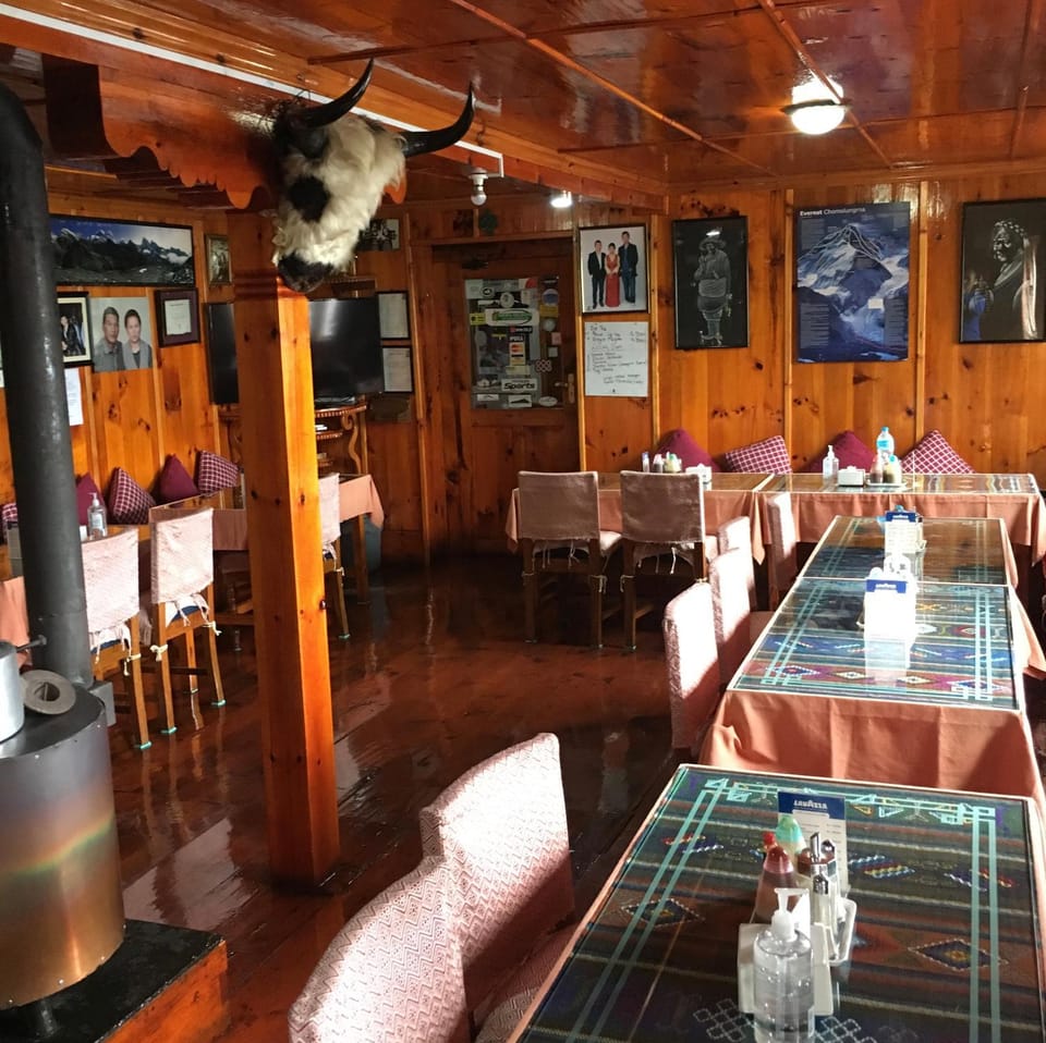 Restaurant/places to eat, Communal lounge/ TV room, Meals, Lunch, Dinner, Drinks, Alcoholic drinks, Non alcoholic drinks