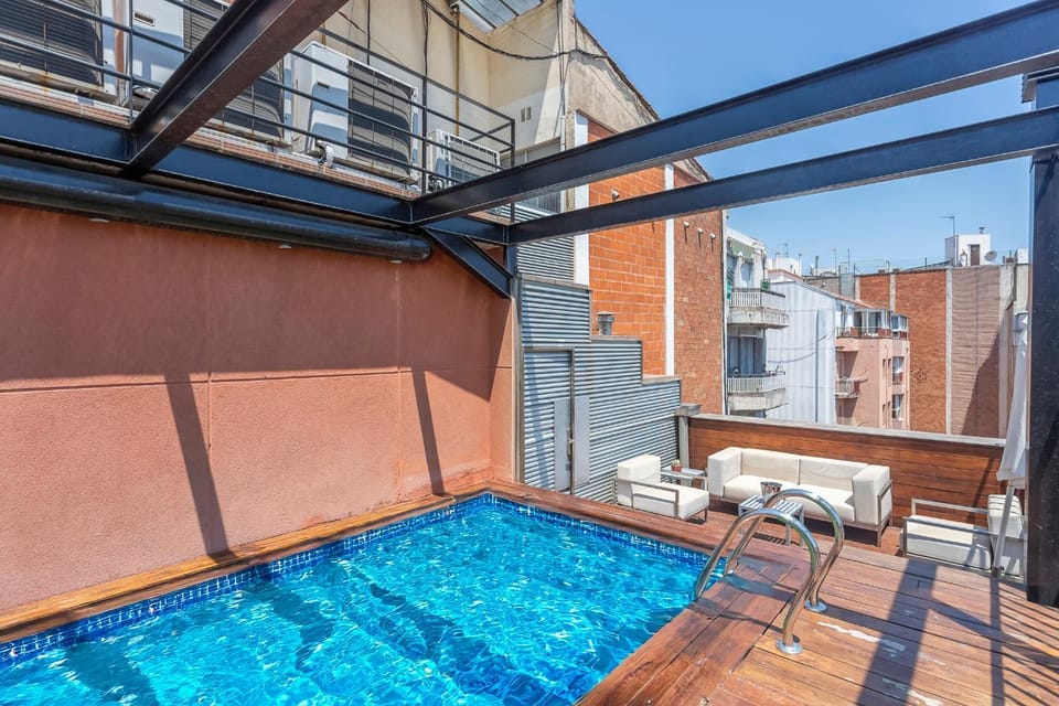 Property building, View (from property/room), Balcony/Terrace, Pool view, Swimming pool, sunbed