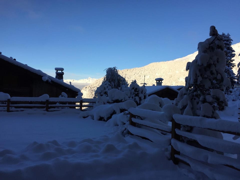 Winter, Balcony/Terrace, On site, Mountain view, Sunrise