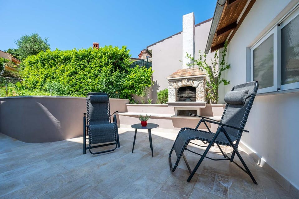 Balcony/Terrace, flat iron