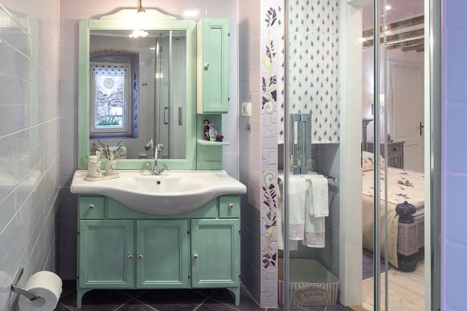 Shower, Toilet, Bathroom, Decorative detail