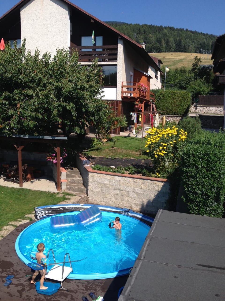 Property building, Garden, Swimming pool