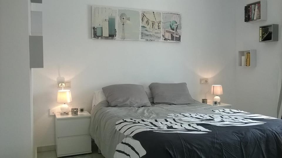 Photo of the whole room, Bedroom