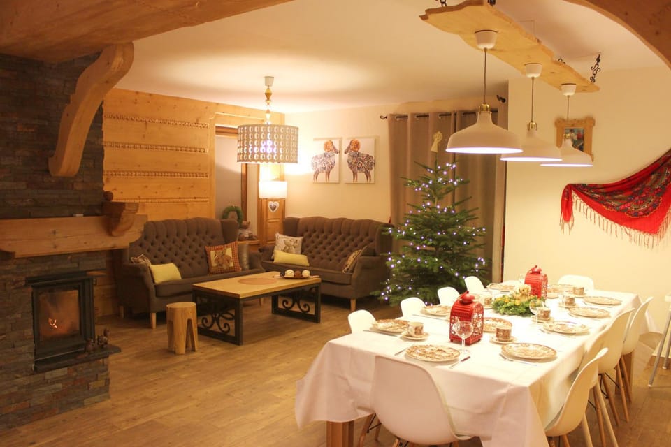 Living room, Dining area