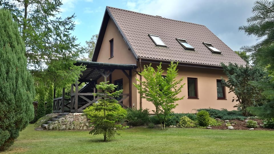Patio, Off site, Day, Neighbourhood, Natural landscape, Summer, Garden, Balcony/Terrace