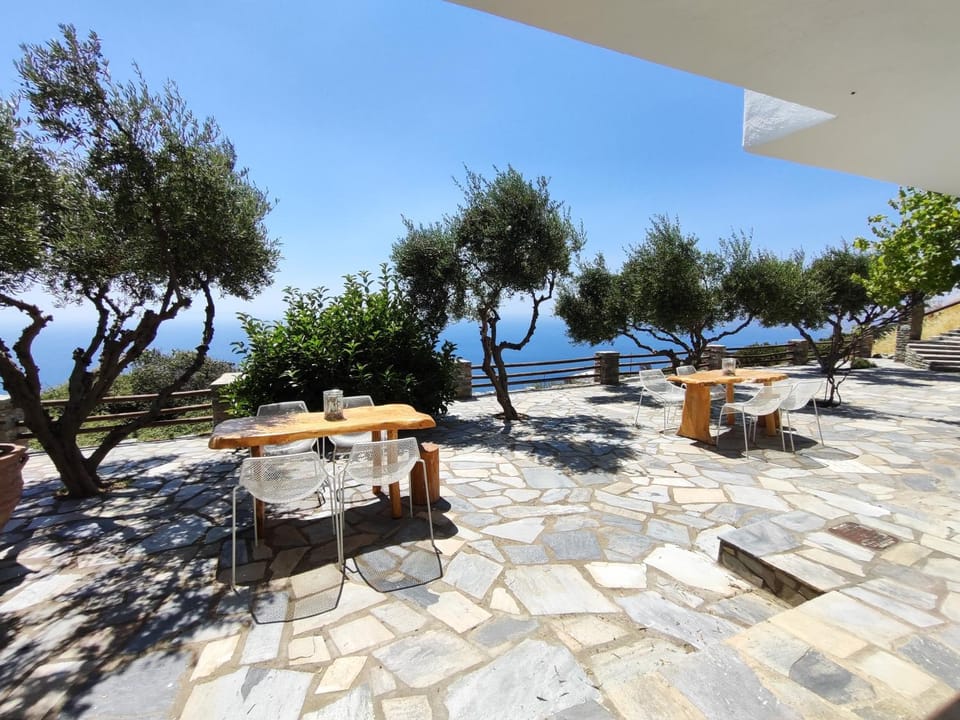 Natural landscape, View (from property/room), Balcony/Terrace, Dining area, Sea view