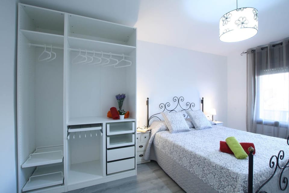 Day, Bedroom