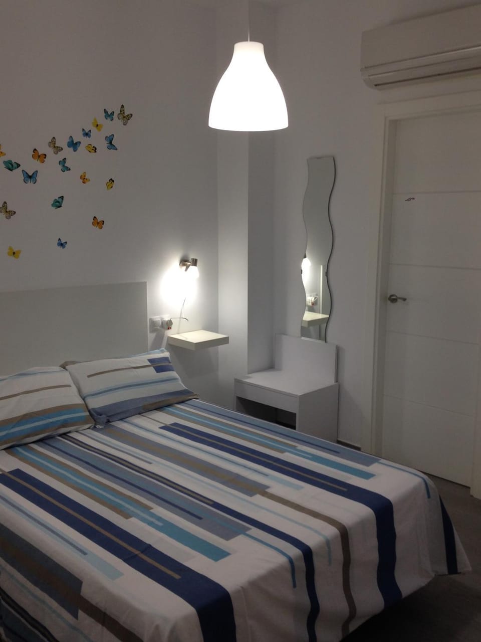 Bed, Photo of the whole room, Decorative detail