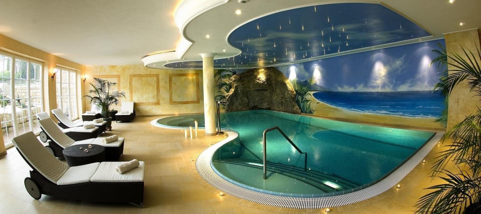 Swimming pool, Swimming pool