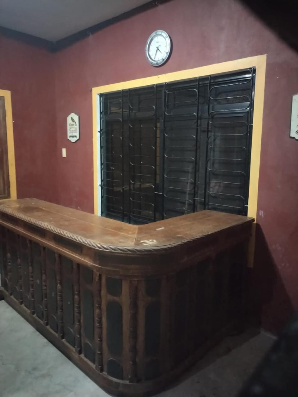 Restaurant/places to eat, Lounge or bar