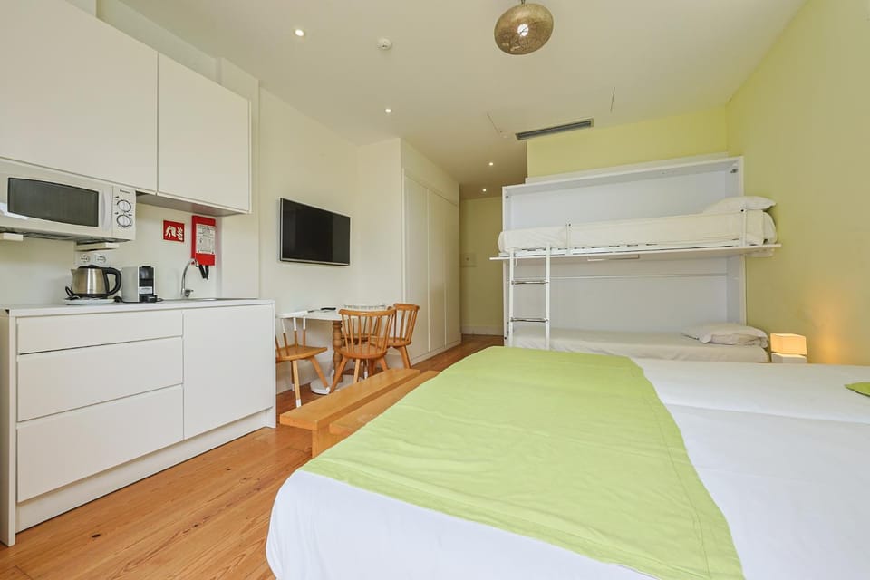 Kitchen or kitchenette, Bedroom
