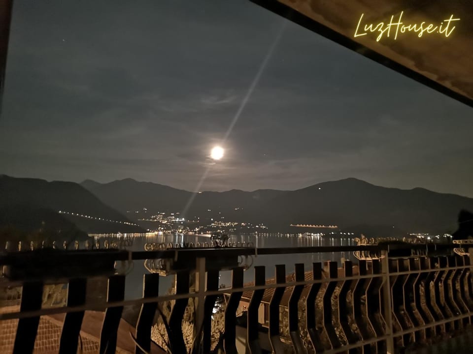 View (from property/room), City view, Garden view, Lake view, Landmark view, Mountain view, Pool view, River view, Street view, Quiet street view