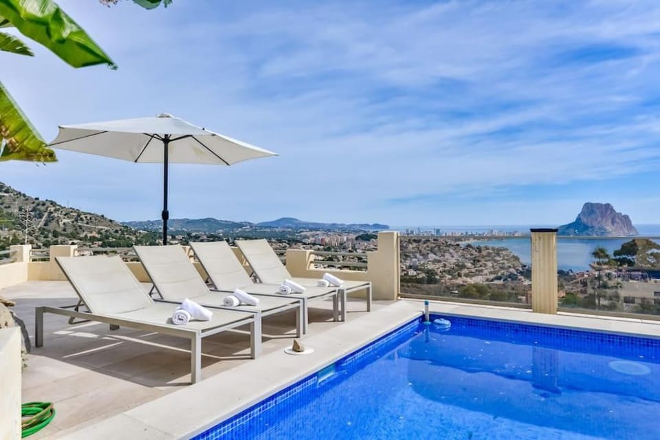 Nearby landmark, View (from property/room), Swimming pool, sunbed