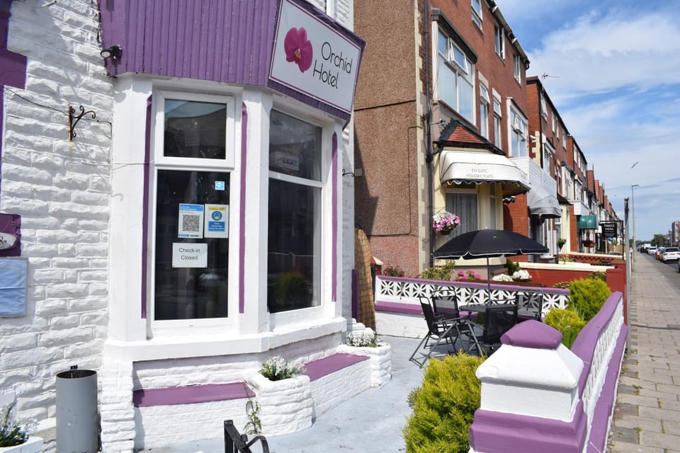 MyRoomz Orchid Hotel - Adults only Bed and Breakfast in Blackpool