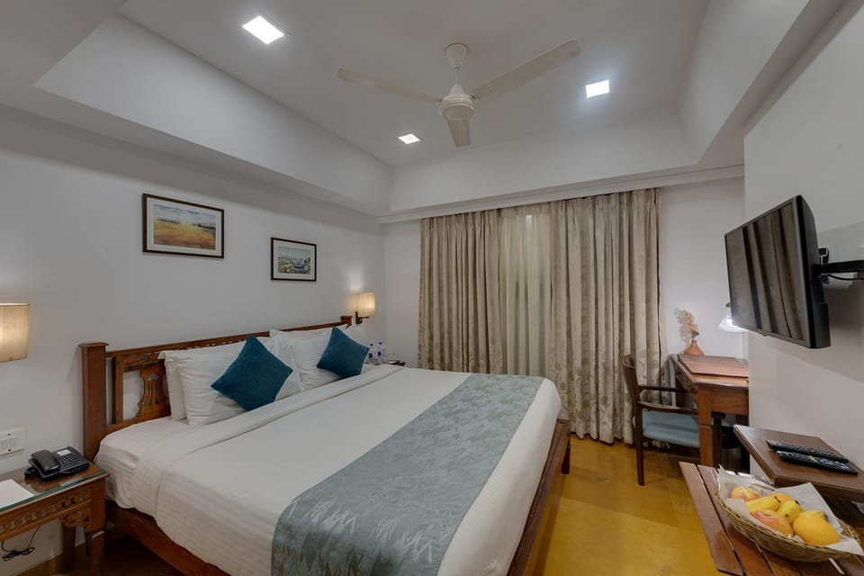 Bed, TV and multimedia, Photo of the whole room