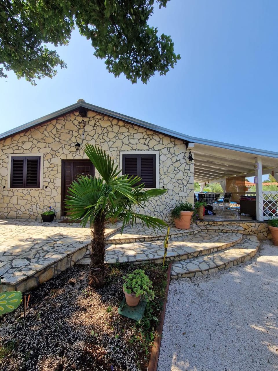 Property building, Facade/entrance, Garden, Balcony/Terrace, Garden view