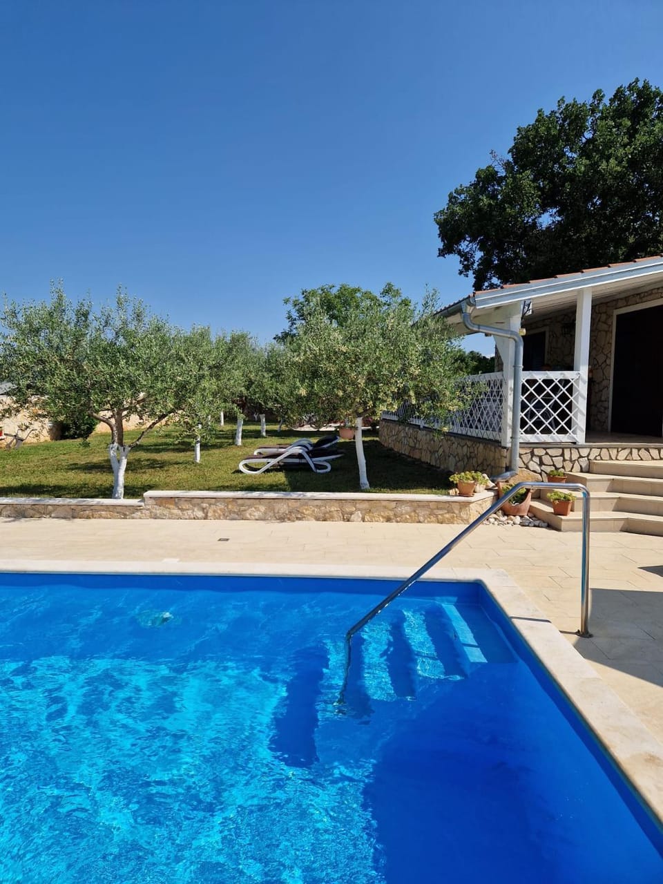 Garden view, Pool view, Swimming pool, sunbed