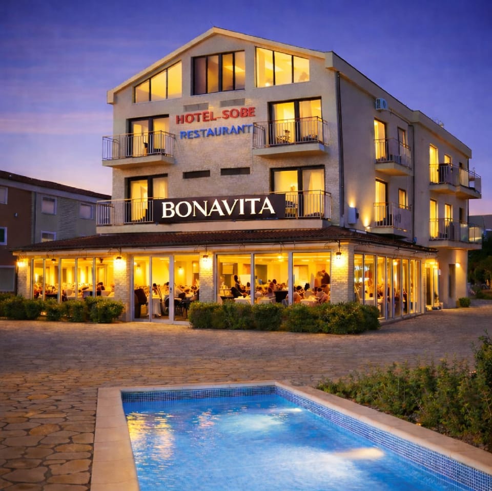 Property building, Restaurant/places to eat, Parking