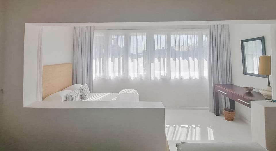 Bed, TV and multimedia, Photo of the whole room, Bedroom, towels
