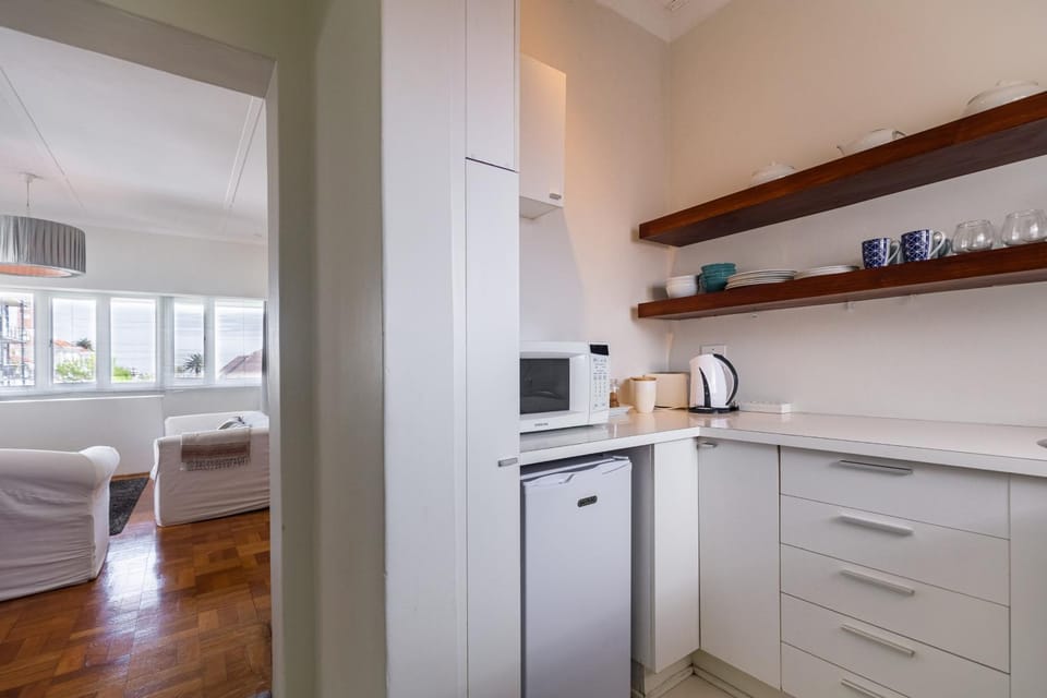 Bed, Coffee/tea facilities, Kitchen or kitchenette, Photo of the whole room, Bedroom, minibar, oven, pet friendly, stove, toaster