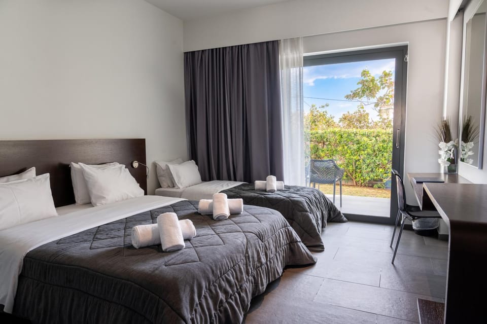 Bed, View (from property/room), Balcony/Terrace, Photo of the whole room, Bedroom