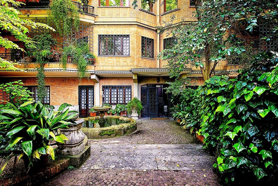 Facade/entrance