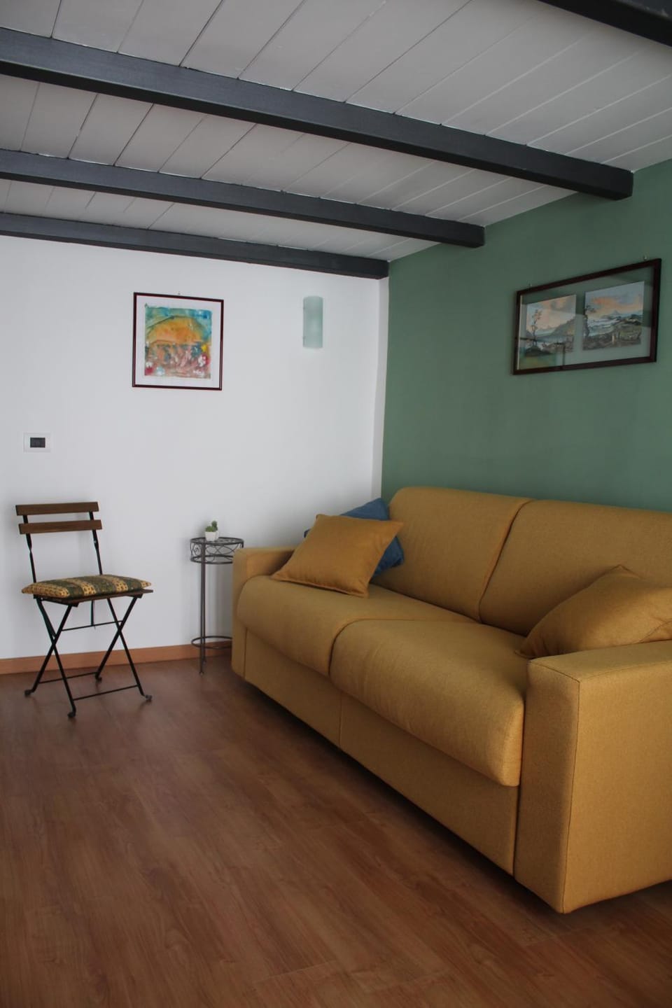 Bed, Living room, Photo of the whole room