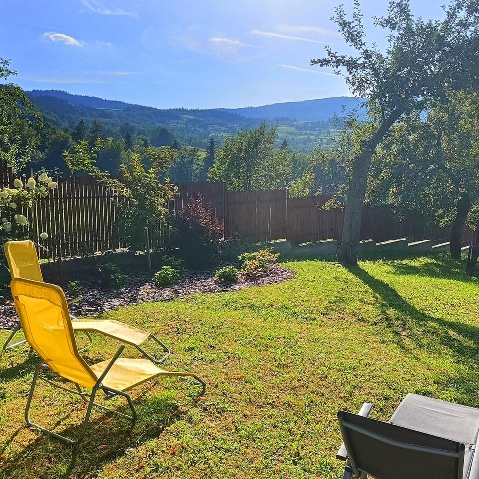 Day, Natural landscape, Garden, Garden view, Mountain view, sunbed