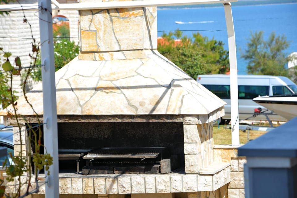 BBQ facilities, Food