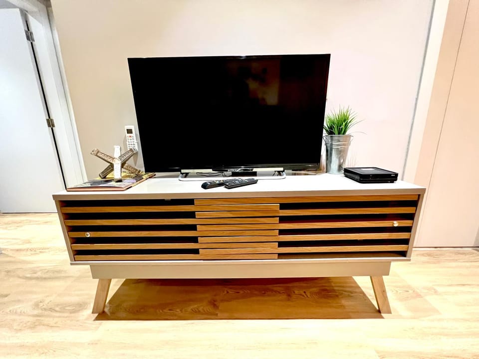 Communal lounge/ TV room, TV and multimedia