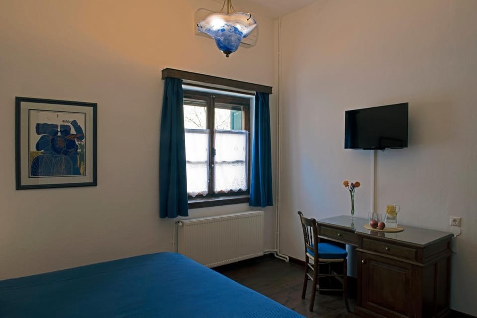 Shower, Bedroom