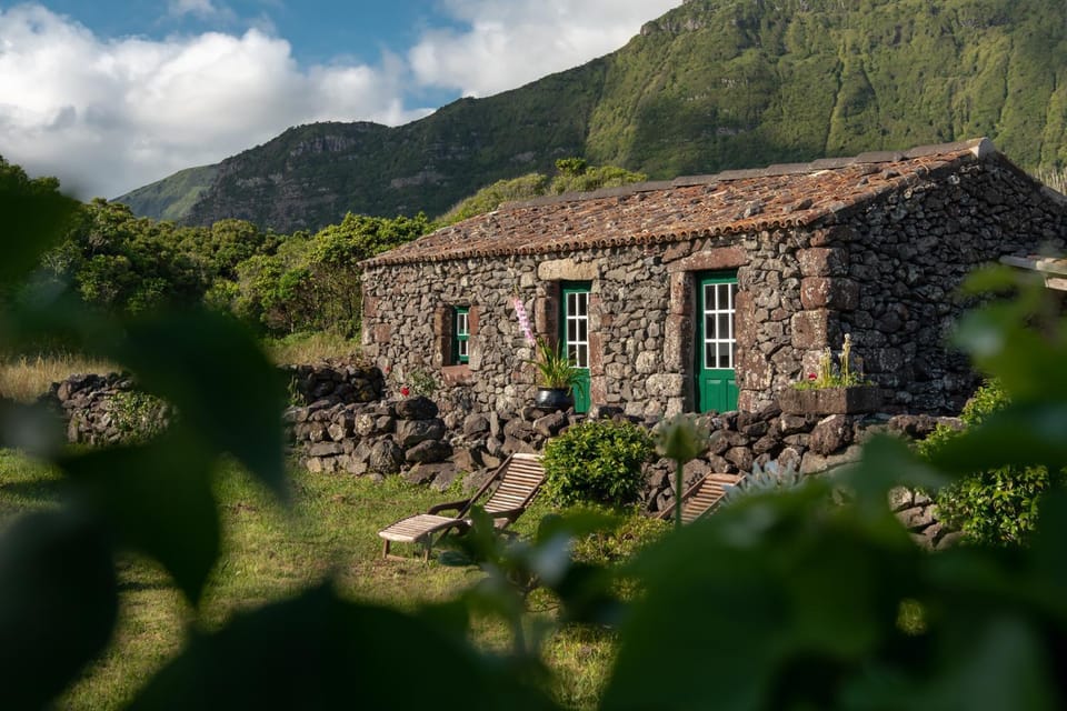 Facade/entrance, Natural landscape, Garden
