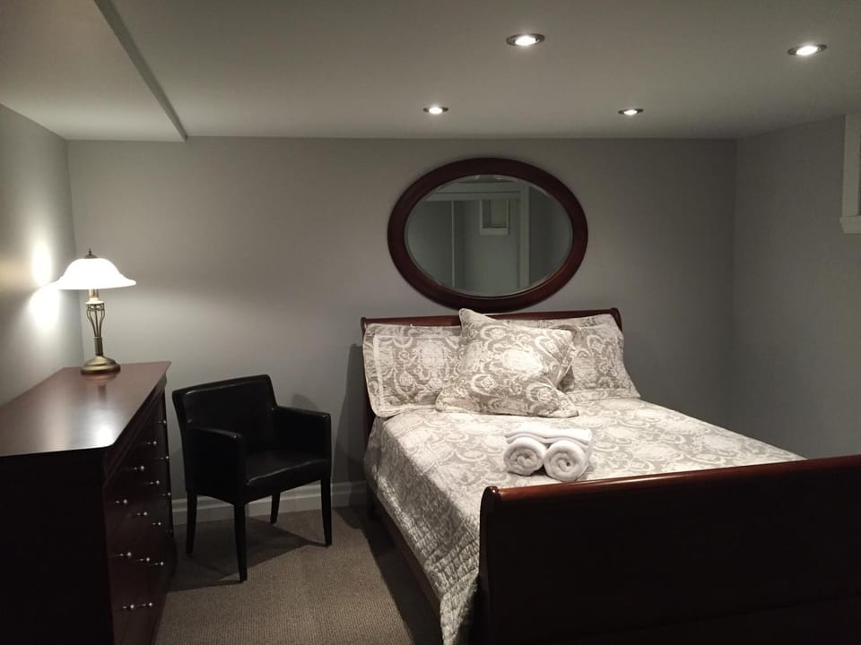 Bed, Bedroom, Area and facilities