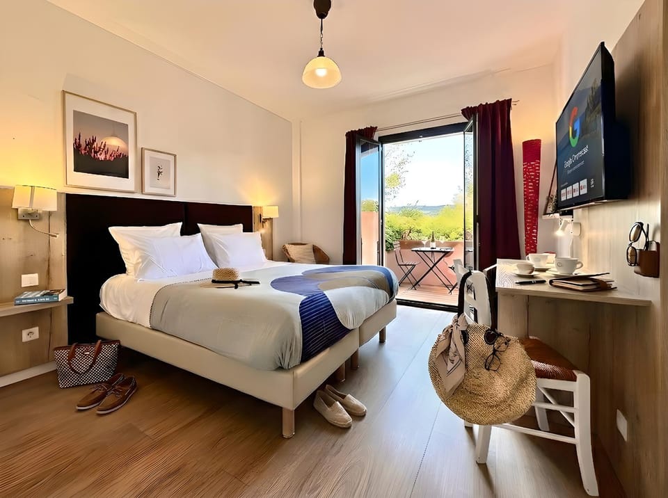 Patio, Bed, TV and multimedia, Coffee/tea facilities, Decorative detail