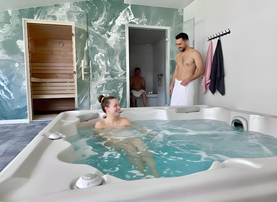 Hot Tub, Sauna, Steam room, Spa and wellness centre/facilities