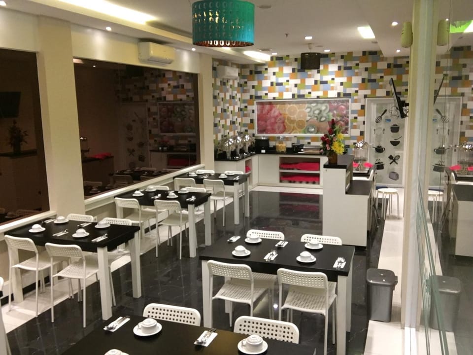 Restaurant/places to eat, Banquet/Function facilities
