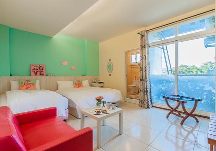 Photo of the whole room, Bedroom