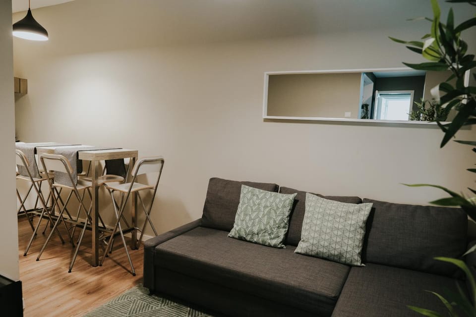 TV and multimedia, Kitchen or kitchenette, Living room, Seating area, Dining area