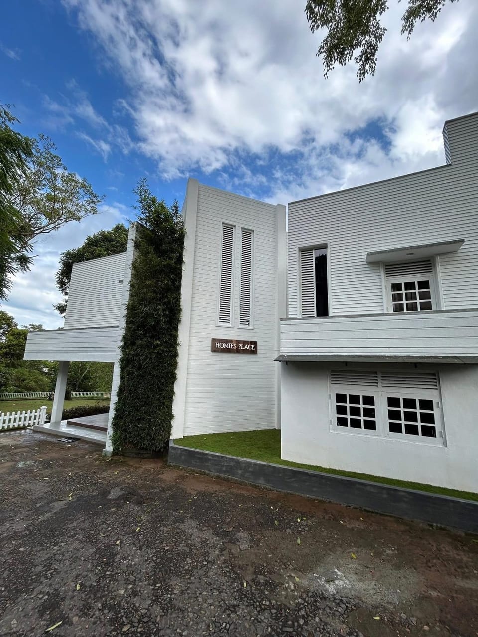 Homies Place - Bistro Hotel in Central Province