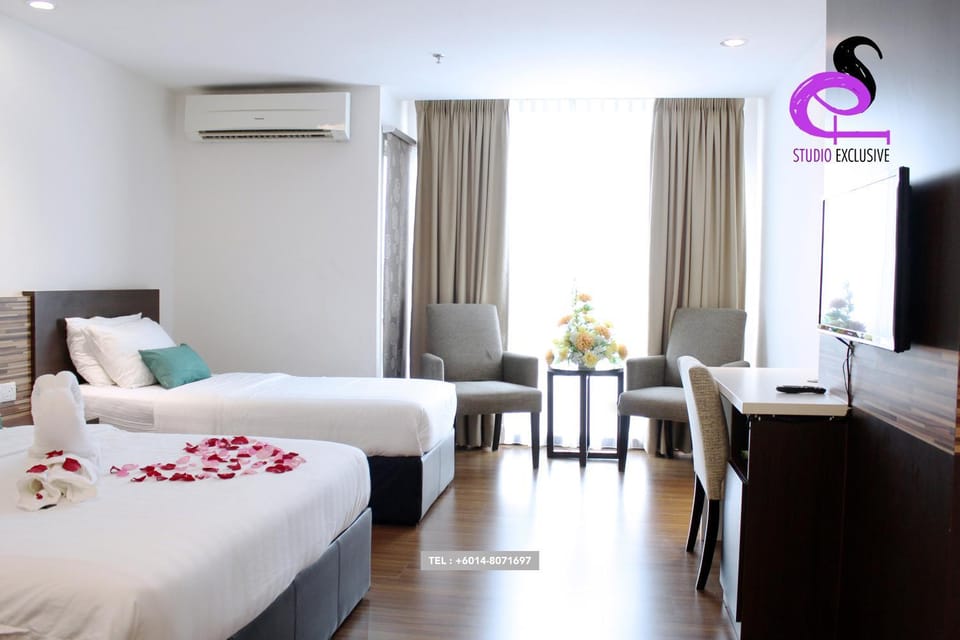 Bed, Seating area, hair dresser, air conditioner