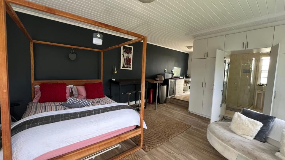 Bed, Kitchen or kitchenette, Photo of the whole room, Bedroom