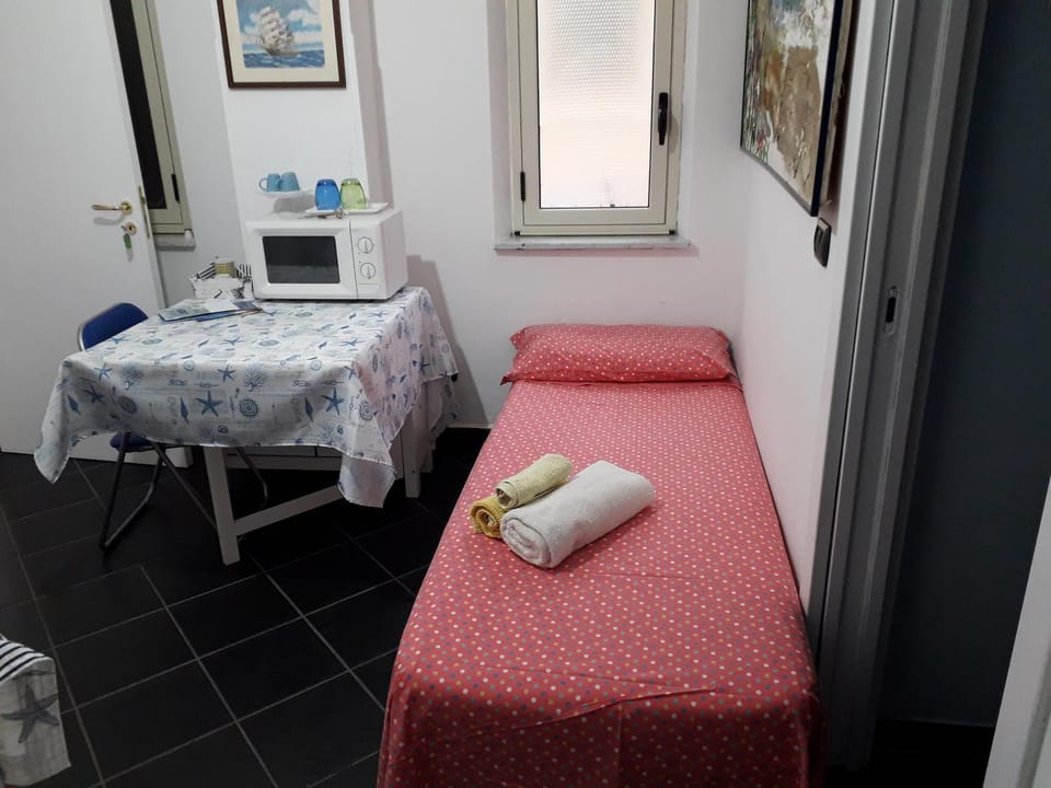 Bed, Day, Photo of the whole room, On site, Area and facilities