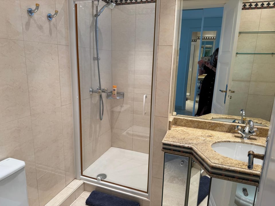 CROISETTE Palais MIRAMAR FRONT DE MER Apartment in Cannes