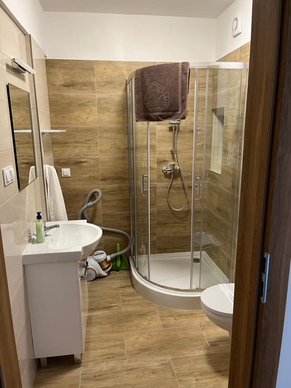 Shower, Toilet, Bathroom
