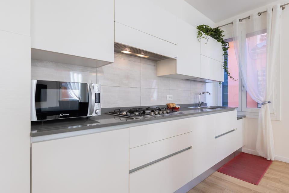 Coffee/tea facilities, Kitchen or kitchenette, Photo of the whole room, minibar, toaster, kitchen, kitchen