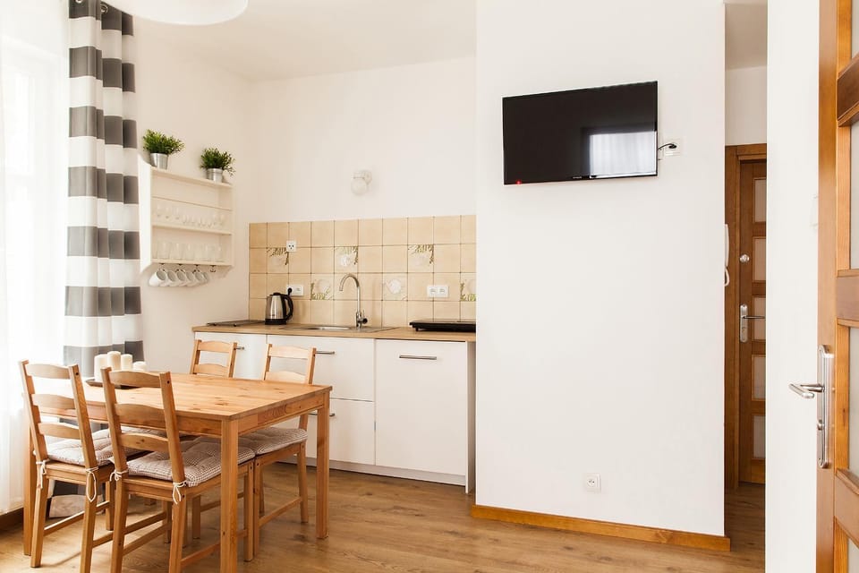 TV and multimedia, Kitchen or kitchenette, Living room, Dining area